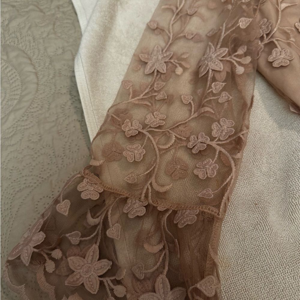 Adiva Floral Lace Blouse in light pink - Picture 9 of 12